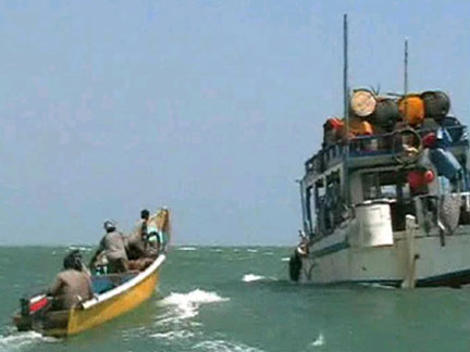 Pirates on speedboat approach one of their mother boats docked near Eyl, Somalia.(Photo: Reuters)