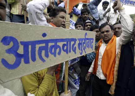 Opposition supporters chant anti-government slogans in Bhopal(Photo: Reuters)