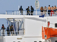 Crew and pirates on board the Faina in October(Photo: AFP)