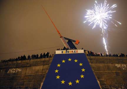 Czechs celebrate New Year Day's at the former Stalin monument in Prague(Photo: Reuters)
