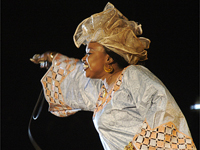 Oumou Sangare in communion with the Segou public.(Photo: Festival sur le Niger)