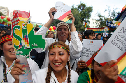 Morales supporters campaign for a yes vote in La Paz.(Photo: Reuters)