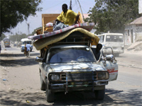 Residents flee the fighting in Mogadishu(Photo: Reuters)