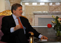 Holbrooke at his meeting with Karzai(Photo: Reuters)
