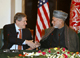 Karzai (R) shakes hand with Holbrooke(Photo: Reuters)