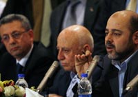 Hamas' Moussa Abu Marzouk (R) Fateh's Ahmed Qurei (C) and former minister Mustafa Barghouti in Cairo(Photo: Reuters)