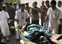 Medical staff and army soldiers with a suicide bomb victim in Vishvamadu, northern Sri Lanka(photo:Reuters Sri lanka)