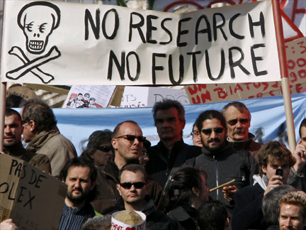 French university researchers and students striking(Photo: Reuters)