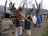 Residents flee from the Swat valley.(Photo: Reuters)
