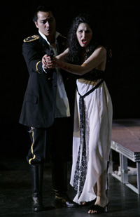 Soprano Sara Hershkowitz in the role of Donna Anna with Don Ottavio (Arthur Espiritu)(Photo: Artcomart)