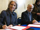 French Finance Minister Christine Lagarde (L) and Iraqi Oil Minister Hussein Shahrestani sign the Franco-Iraqi Joint Comission in Paris, 24 March 2009(Photo: Reuters)