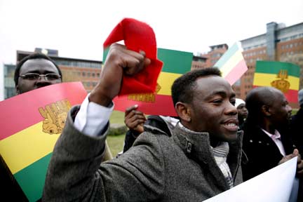 Anti-Beshir protesters outside the ICC(Photo: Reuters)