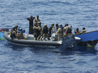 The German navy detain pirates in the Gulf of Aden on 3 March(Photo: Reuters)