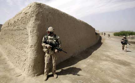 Canadian soldiers patrol in Kandahar province(Photo: Reuters)