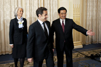 Hu Jintao meets Nicolas Sarkozy ahead of the G20 summit in London.(Photo: Reuters)