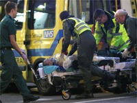 An injured anti-G20 summit demonstrator, who later died, is taken to an ambulance in London on 1 April 2009.(Photo: Reuters)