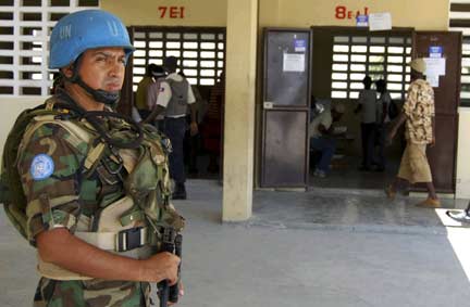 A UN soldier at a polling station in Port-au-Prince(Photo: Reuters)