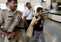 Armed police protect a boy carrying voting material in Mumbai in 2009(Photo: Reuters)