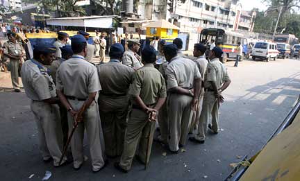 Police outside Arthur Road jail in Mumbai ahead of the trial of Mohammad Ajmal Kasab(Photo: Reuters)