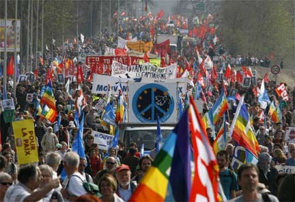 A peaceful protest rally in Strasbourg, 4 April 2009(Photo: Reuters)