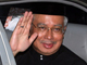 Malaysia's new Prime Minister Najib Razak waves from his car after his swearing in ceremony at the palace in Kuala Lumpur on April 3, 2009.(Photo: AFP)