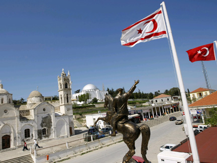 Flags of Northern Cyprus and Turkey some 150 km east of Nicosia, in the Turkish-administered northern part of Cyprus(Photo: Reuters)