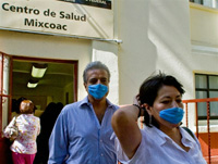 People wear masks to avoid catching the swine flu virus in Mexico City, 24 April 2009.(Photo: AFP)