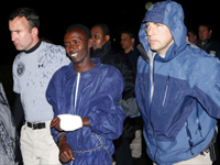 Adbi Wali Adbi Khadir Muse, accused of hijacking the Maersk Alabama being taken to court on 20 April 2009(Photo: Reuters)