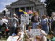 Demonstrations outside the Colorado State Capitol building in Denver on 15 April 2009(Photo: Reuters)