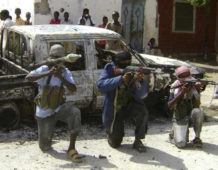 Fighters from the Islamic Party pose for the media in southern Mogadishu(Photo: Reuters)