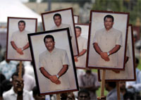 Tamils in Malaysia hold portraits of Vellupillai Prabhakaran during a demonstration, 24 May 2009(Photo: Reuters)