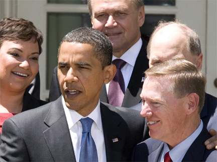 US President Barack Obama with Ford CEO Alan Mulally at the White House on 19 May(Photo: Reuters)