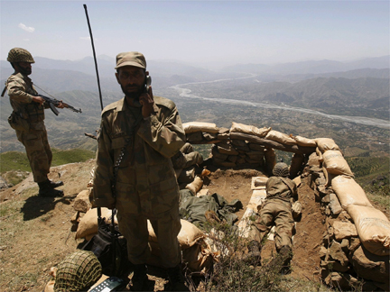 Pakistani soldiers looking over the Swat valley from a bunker on Baine Baba Ziarat mountain on 22 May(Photo: Reuters)
