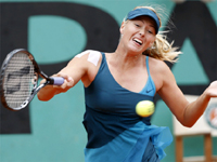 Maria Sharapova playing a shot against Nadia Petrova on 27 May(Photo: Reuters)