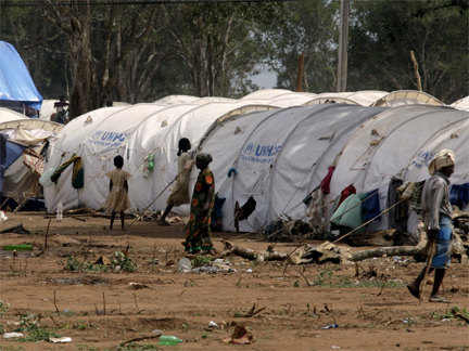 Tamil civilians at the Manik Farm refugee camp near the town of Vavuniya on 26 May(Photo: Reuters)