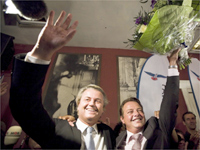 Dutch right-wing politicians Geert Wilders (L) and Barry Madlener of the Freedom Party celebrate their party's result after the European Elections in the Hague, 4 June 2009. (Photo: Reuters)