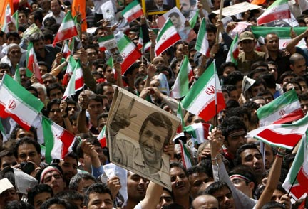 Iranians react as President Mahmoud Ahmadinejad addresses supporters in Tehran on June 10, 2009(Photo: Reuters/Ahmed Jadallah)