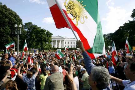Demonstrators outside the White House on June 21, 2009. Iran has accused foreign governments of fuelling post-election protests. (Photo: Reuters/Molly Riley)