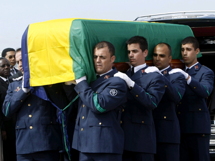 Late Gabonese President Omar Bongo's coffin, in Barcelona, 11 June 2009(Photo: Reuters)