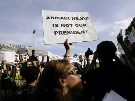 Iranian demonstrators in Malaysia, 15 June 2009(Photo: Reuters)