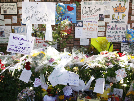 Flowers and messages left by supporters of Michael Jackson are seen Saturday at a makeshift memorial outside the Jackson family home in Encino, California.(Photo: Reuters)
