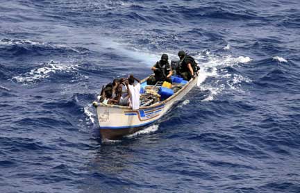 Marines from NATO's Portuguese frigate Corte-Real arrest pirates on their skiff in the Gulf of Aden on 22 June, 2009(Photo: Reuters/Nato/Carlos Dias)
