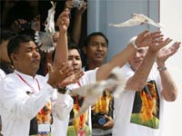Aung San Suu Kyi supporters in Kuala Lumpur, Malaysia release birds to celebrate her birthday(Credit: Reuters)