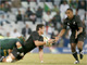 Isaac Ross (C) of New Zealand's All Blacks is tackled by Victor Matfield (L) of South Africa, 25 July 2009.(Photo: Reuters)