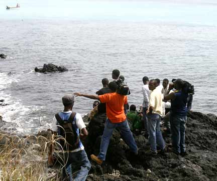 Cameramen and residents stand at the Indian Ocean beach as rescuers search for the missing Yemenia A310-300 airplane(Photo: Reuters)