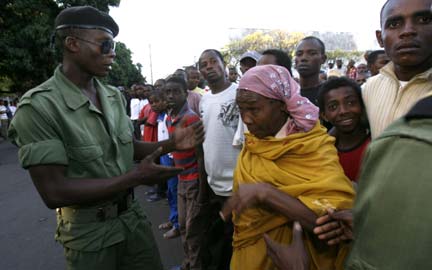 Relatives of missing passengers of the Yemeni plane wait outside a hospital in Moroni in the Comoros on 30 June, 2009(Photos: Reuters/Thomas Mukoya)