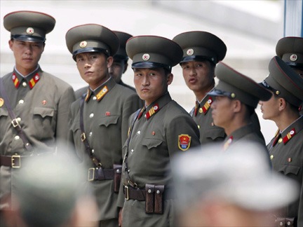 North Korean soldiers look towards the south at the truce village of Panmunjom in the Paju demilitarised zone separating the two Koreas.(Photo: Reuters)