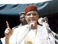 Niger President Mamadou Tandja, pictured during an election rally in November 2004(Photo : AFP) 