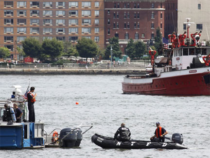 Divers search for remains at the crash site on the Hudson River.(Photo: Reuters)