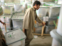 Afghan men transport a ballot box at the Independent Election Commission in Kabul (Photo: Reuters)